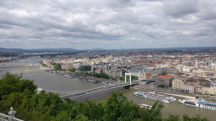 Obraz premium Panoramic view of the Danube in Budapest