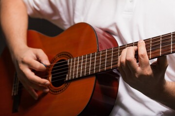 Obraz na płótnie Canvas Man playing an acoustic guitar