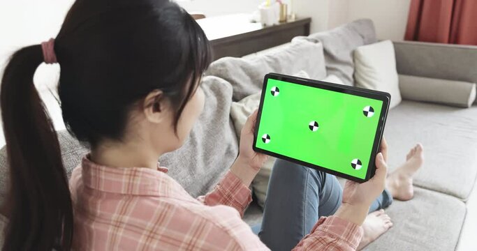 woman look green screen tablet