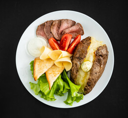 baked potato with meat
