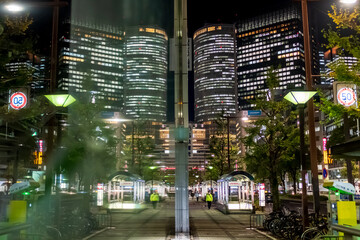 名古屋駅ビル群夜景のリフレクション