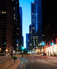 Obraz premium Downtown Chicago Business District with Blue Sunset