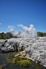 New Zealand, Pohutu Geyser in Rotorua: the largest geyser in the southern hemisphere. It can erupt up to 20 times a day, spurting hot water up to 30 metres skyward. 