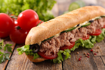 sandwich with tuna and vegetable