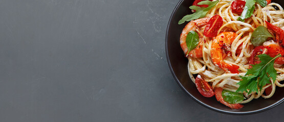 Pasta with shrimps in white sauce