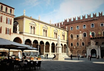 Fototapeta na wymiar Piazza delle Erbe