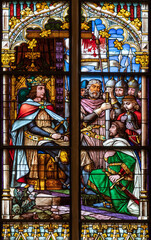 Obraz na płótnie Canvas VIENNA, AUSTIRA - OCTOBER 22, 2020: The king Rudolf von Habsburg before the prince electors on the stained glass in the Laurentiuskirche by workrooms from Czech and Austria (end of 19. cent.).