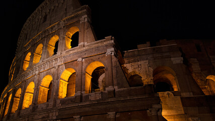 Naklejka premium The symbol of Rome at night, the Colosseum