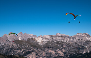 Fototapeta na wymiar Paragliding in Sella Pass, Canazei Trentino 2018