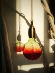 Lampe artisanale en bois flotté avec son ampoule  à filament design 