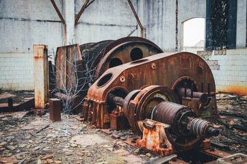 maquinaria steampunk abandonada