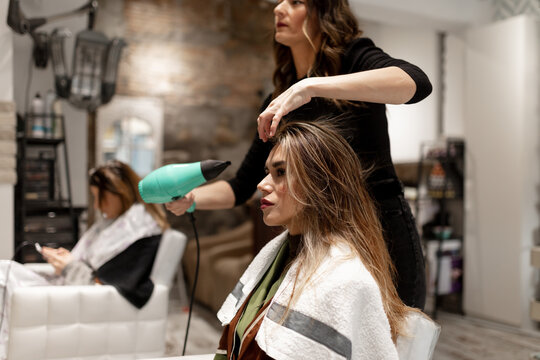 Young woman using the services of a hairstyle saloon.