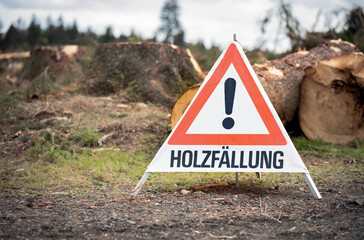 Warnschild mit Aufschrift 