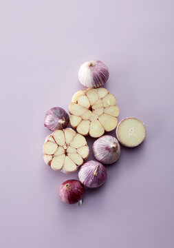 Garlic with design placed on pink purple background
