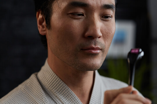 Man using beauty gadget
