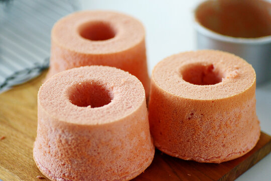 The Process Of Home-made Pink Strawberry Cake, Baked Cake Embryo