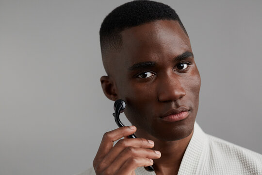 Man using microneedle derma roller