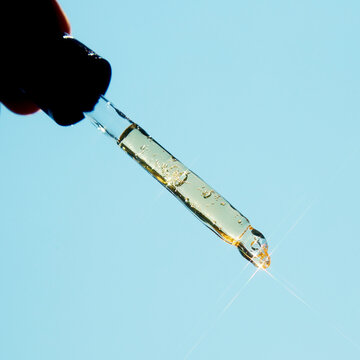 Hyaluronic acid in dropper