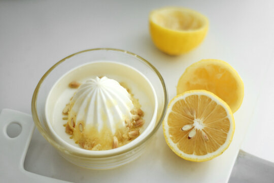The process of home-made dessert cake