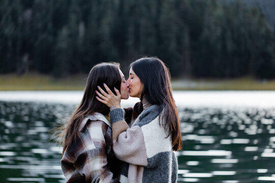 Two friends showing affection on a weekend outing.