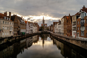 Fototapeta na wymiar Bruges et ses canaux