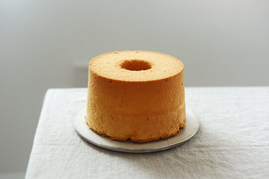 The process of home-made dessert cake