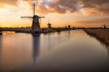 Fototapeta na wymiar Windmills of Kinderdijk near Rotterdam