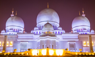 Night view of domes of Grand Mosque in Abu Dhabi, UAE, also called Sheikh Zayed Grand Mosque, inspired by Persian, Mughal and Moorish mosque architecture