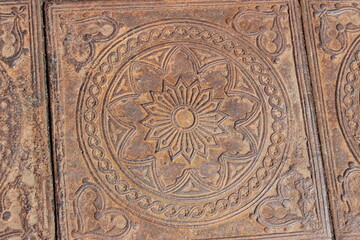 Чугунный пол в старинной церкви