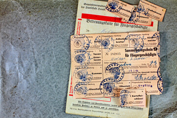Fototapeta premium Kriegsende / Nachkriegszeit: Dokumente für Fliegergeschädigte (Hamburg)