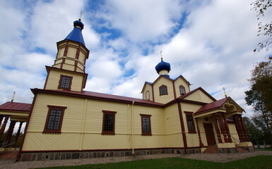 Fototapeta na wymiar Orthodox Church of St. Apostle James Alphaeus in Łosinka