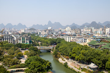 Fototapeta na wymiar Paysage urbain à Guilin, Chine
