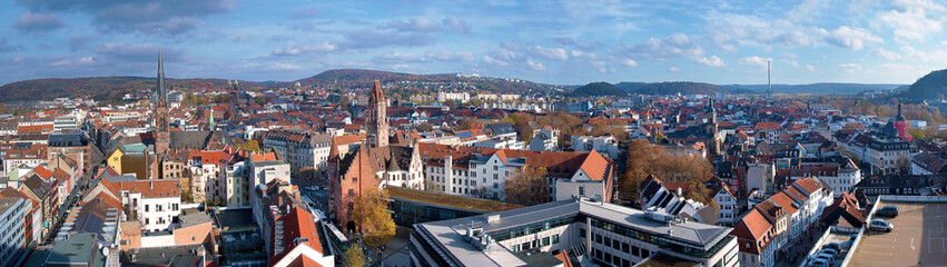 Fototapeta na wymiar Stadtansicht Saarbrücken, Panorama von oben mit historischem Rathaus und Johanneskirche