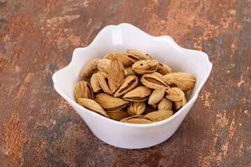 Unpeeled Almonds nuts