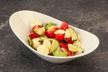 Salad with vegetables and mozzarlla