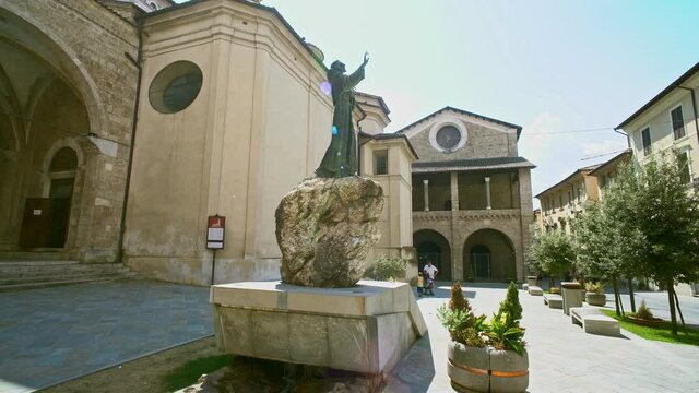 Monument to San Francesco, in Piazza Mariano Vittori in front of the Cathedral of Rieti. Behind the portico of Santa Maria Assunta. Lazio, Italy