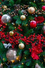 Obraz na płótnie Canvas Green and red blackground of Christmas fir tree with toys.