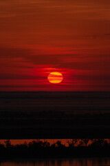Puesta del sol sobre el Río Paraná