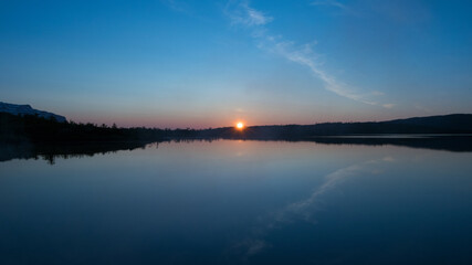 Fototapeta na wymiar Sunset in a crystal clear mountain lake