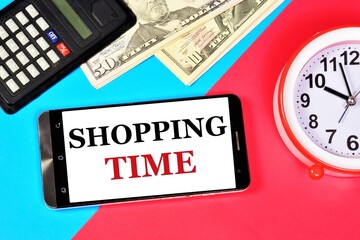 Shopping time. Text message on the smartphone screen. Plan a strategy for buying a gift at discount stores at favorable prices.