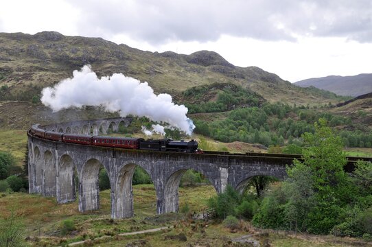 Hogwartexpress am Glenfinnanviadukt