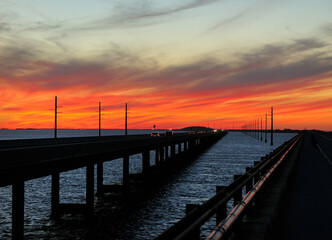 Obraz premium Colorful Sunset On The Way To Key West At Seven Mile Bridge On A Sunny Autumn Day With A Clear Blue Sky And A Few Clouds