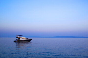 Naklejka premium Image of a luxurious yacht on the ocean. Sunset colours.