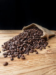 Frisch gerösteter Bohnenkaffee im Sack