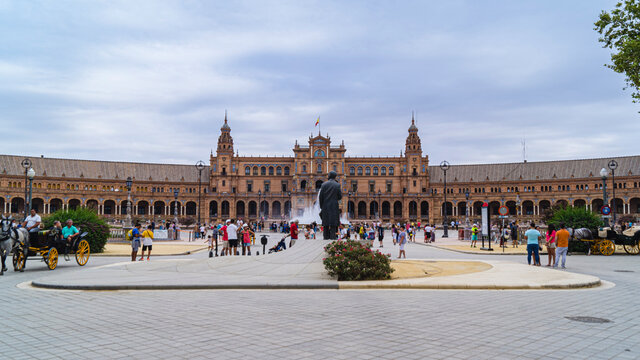 The Plaza de Espana, designed by Anibal Gonzalez