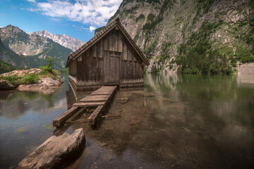 Fototapeta na wymiar old wooden house on the lake