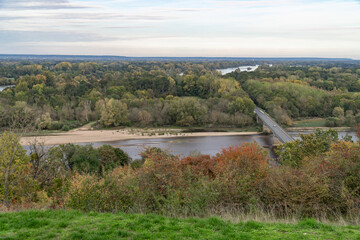 Fototapeta na wymiar La Vienne vue depuis les hauteurs de Candes-Saint-Martin, Indre-et-Loire, France