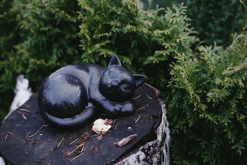 stone can on stump. dennmark cemetery