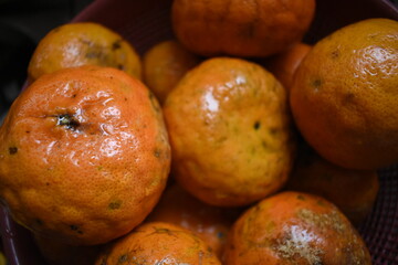 Cocinar dentro del hogar para alimentar a la familia con amor y cariño.