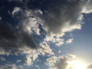 Naklejka na ściany i meble 空と雲と太陽の背景